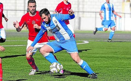 En la imagen, un lance del duelo entre Bellavista y Torreblanca (2-2). En la imagen, un lance del duelo entre Bellavista y Torreblanca (2-2).