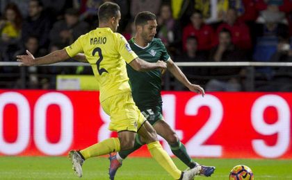 Mario Gaspar en un lance del juego junto a Cejudo. EFE. Mario Gaspar en un lance del juego junto a Cejudo. EFE.