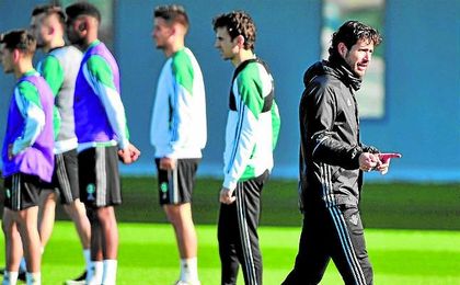 Víctor aún no sabe lo que es puntuar a domicilio con el Betis. Víctor aún no sabe lo que es puntuar a domicilio con el Betis.