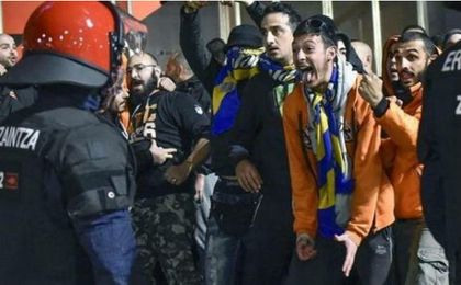 Un agente herido y tres detenidos en los incidentes entre los aficionados del APOEL y el Athletic Un agente herido y tres detenidos en los incidentes entre los aficionados del APOEL y el Athletic