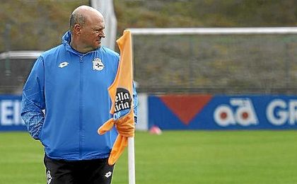 Mel prepara a sus jugadores para el enfrentamiento ante los colchoneros. Mel prepara a sus jugadores para el enfrentamiento ante los colchoneros.