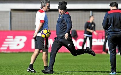 Sampaoli, durante el entrenamiento de este miércoles. Sampaoli, durante el entrenamiento de este miércoles.