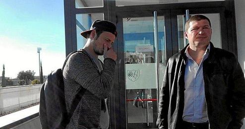 Zozulya, a su llegada el miércoles a la ciudad deportiva del Rayo. Zozulya, a su llegada el miércoles a la ciudad deportiva del Rayo.