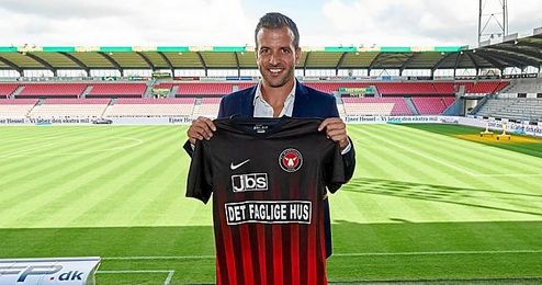 Van der Vaart ha dejado de ir convocado. Van der Vaart ha dejado de ir convocado.