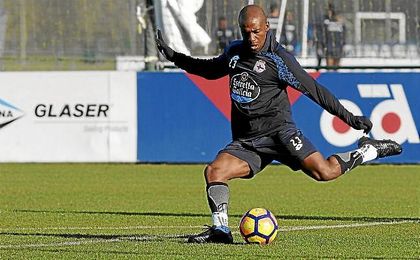 Kakuta, durante un entrenamiento del Deportivo. Kakuta, durante un entrenamiento del Deportivo.