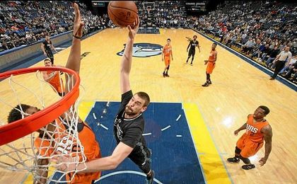 Marc Gasol: "En playoffs lo que importa es jugar como equipo, no la posición" Marc Gasol: "En playoffs lo que importa es jugar como equipo, no la posición"