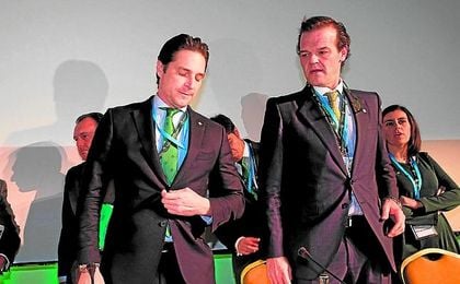 Rafael Salas, a la derecha, junto a Adrián Fernández. Rafael Salas, a la derecha, junto a Adrián Fernández.