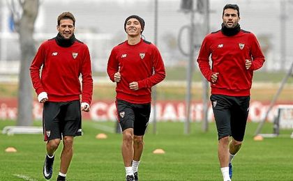 Kranevitter, en un entrenamiento junto con Franco Vázquez e Iborra. Kranevitter, en un entrenamiento junto con Franco Vázquez e Iborra.