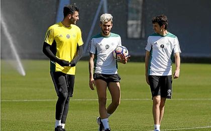 Adán, Ceballos y Rubén Pardo, durante el entrenamiento de hoy. UESyndication. Adán, Ceballos y Rubén Pardo, durante el entrenamiento de hoy. UESyndication.