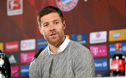 Alonso muestra su alegría por retirarse en el Bayern Alonso muestra su alegría por retirarse en el Bayern