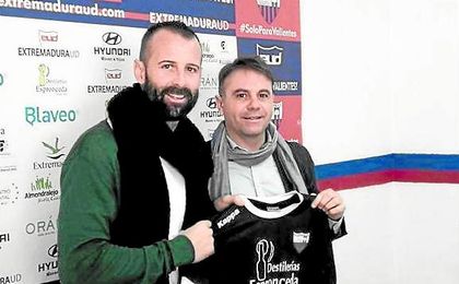 Toni Doblas sigue su carrera en el Extremadura de la Segunda División B. UESyndication. Toni Doblas sigue su carrera en el Extremadura de la Segunda División B. UESyndication.
