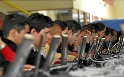 Más del 76% de los españoles confiesa que le sería difícil vivir sin Internet Más del 76% de los españoles confiesa que le sería difícil vivir sin Internet