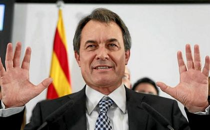 Artur Mas, condenado a dos años de inhabilitación por la consulta del 9N Artur Mas, condenado a dos años de inhabilitación por la consulta del 9N