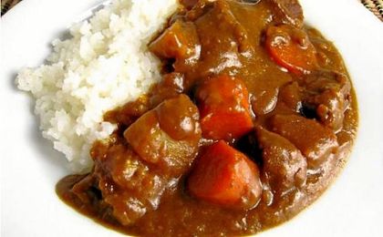 Sale a la venta en la India una lavadora con un botón para quitar las manchas de curry Sale a la venta en la India una lavadora con un botón para quitar las manchas de curry