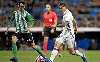 Mateu, al fondo, no quiso echar a Keylor Navas. Mateu, al fondo, no quiso echar a Keylor Navas.