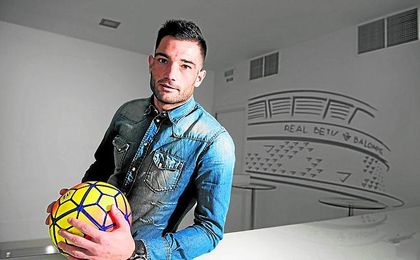 Antonio Adán ha sido un fijo tanto para Víctor, como para Poyet, Merino, Mel, Velázquez y Calderón. Antonio Adán ha sido un fijo tanto para Víctor, como para Poyet, Merino, Mel, Velázquez y Calderón.