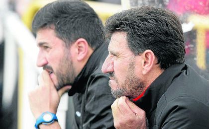 Diego Román, en primer plano, junto a Jero Rolán, preparador físico rojinegro. Diego Román, en primer plano, junto a Jero Rolán, preparador físico rojinegro.
