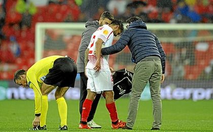 Benoît Trémoulinas, retirándose lesionado. Benoît Trémoulinas, retirándose lesionado.