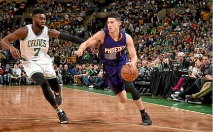 Booker entra en el olimpo de las leyendas al firmar 70 puntos en un partido Booker entra en el olimpo de las leyendas al firmar 70 puntos en un partido
