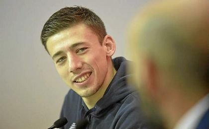 Lenglet, en su presentación, donde Monchi le hizo de traductor. Lenglet, en su presentación, donde Monchi le hizo de traductor.