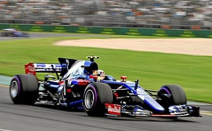 Carlos Sainz, sobre el trazado australiano de Albert Park con su Toro Rosso. Carlos Sainz, sobre el trazado australiano de Albert Park con su Toro Rosso.