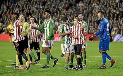 El partido del Benito Villamarín acabó 1-0 para los béticos. El partido del Benito Villamarín acabó 1-0 para los béticos.