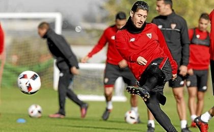 Escudero, en un entrenamiento con el Sevilla. Escudero, en un entrenamiento con el Sevilla.