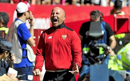 Sampaoli, durante el partido frente al Sporting. Sampaoli, durante el partido frente al Sporting.