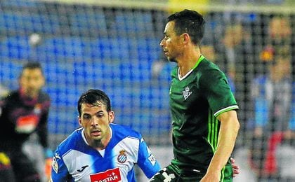 Rubén Castro marcó el 0-1 contra el Espanyol en Cornellà. Rubén Castro marcó el 0-1 contra el Espanyol en Cornellà.