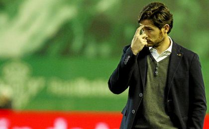 Víctor, objeto de los pitos de la afición. Víctor, objeto de los pitos de la afición.