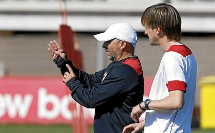 Jorge Sampaoli y Matías Manna, durante un entrenamiento. Jorge Sampaoli y Matías Manna, durante un entrenamiento.