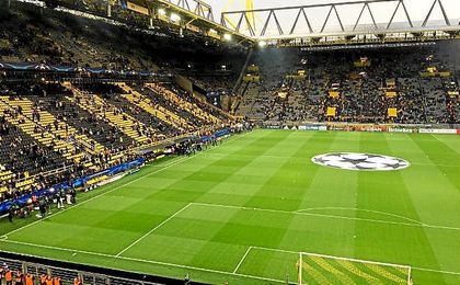 El Dortmund anuncia la suspensión del encuentro por explosión en autobús El Dortmund anuncia la suspensión del encuentro por explosión en autobús