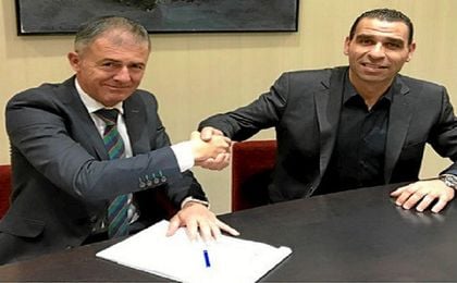 Lucas Alcaraz fue despedido esta misma semana por el Granada. Lucas Alcaraz fue despedido esta misma semana por el Granada.