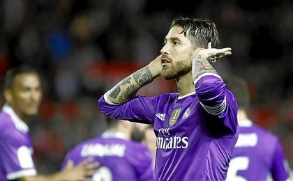 El gesto de Ramos al Gol Norte del Sánchez-Pizjuán. El gesto de Ramos al Gol Norte del Sánchez-Pizjuán.