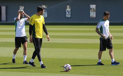 Por las botas y los guantes de estos tres jugadores pasan las opciones de resurrección del Betis. Por las botas y los guantes de estos tres jugadores pasan las opciones de resurrección del Betis.