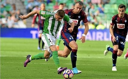 El Betis gana y tranquiliza a la afición. El Betis gana y tranquiliza a la afición.