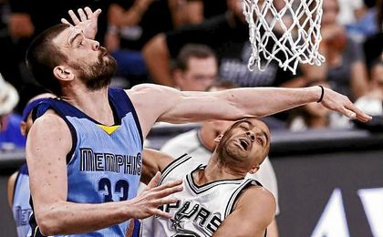 Pau Gasol vuelve a ser jugador clave con Spurs y Marc no impide la derrota Pau Gasol vuelve a ser jugador clave con Spurs y Marc no impide la derrota