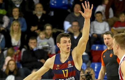 Kurucs durante un partido con el Barcelona. Kurucs durante un partido con el Barcelona.