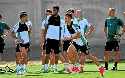 El Betis prepara su cita en Vigo. El Betis prepara su cita en Vigo.