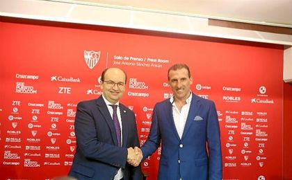 Óscar Arias y José Castro, en la presentación del primero. Óscar Arias y José Castro, en la presentación del primero.