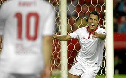 Ben Yedder señala a Nasri, autor de la asistencia que él convirtió en gol. Ben Yedder señala a Nasri, autor de la asistencia que él convirtió en gol.