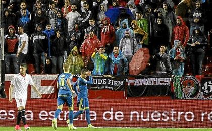 Iago Aspas se disculpa a la grada tras empatar de penalti. Iago Aspas se disculpa a la grada tras empatar de penalti.