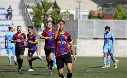 El escándalo de las apuestas y sesenta jugadores marcan la Liga del Eldense El escándalo de las apuestas y sesenta jugadores marcan la Liga del Eldense