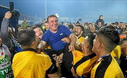 Hagi utiliza jugadores de 18, 19 o 20 años. Hagi utiliza jugadores de 18, 19 o 20 años.