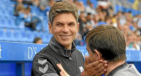 Pellegrino y Berizzo se saludan antes de un partido. Pellegrino y Berizzo se saludan antes de un partido.