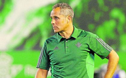 Marcos Álvarez, que suplió a Poyet durante su sanción al tener carnet de entrenador, seguirá casi seguro. Marcos Álvarez, que suplió a Poyet durante su sanción al tener carnet de entrenador, seguirá casi seguro.