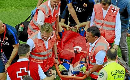 Mascherano se marchó lesionado en la final de Copa. Mascherano se marchó lesionado en la final de Copa.