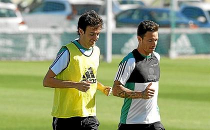 Rubén Pardo, en un entrenamiento junto a Rubén Castro. Rubén Pardo, en un entrenamiento junto a Rubén Castro.