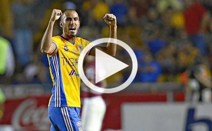 El centrocampista, de 27 años, ha debutado con la absoluta de argentina de la mano de Jorge Sampaoli. El centrocampista, de 27 años, ha debutado con la absoluta de argentina de la mano de Jorge Sampaoli.