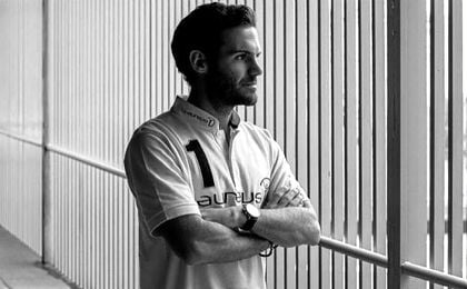 Juan Mata no pierde de vista a su ex equipo. Juan Mata no pierde de vista a su ex equipo.